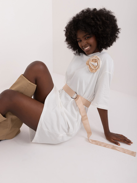 Hurt Ecru mini sukienka t-shirtowa z paskiem