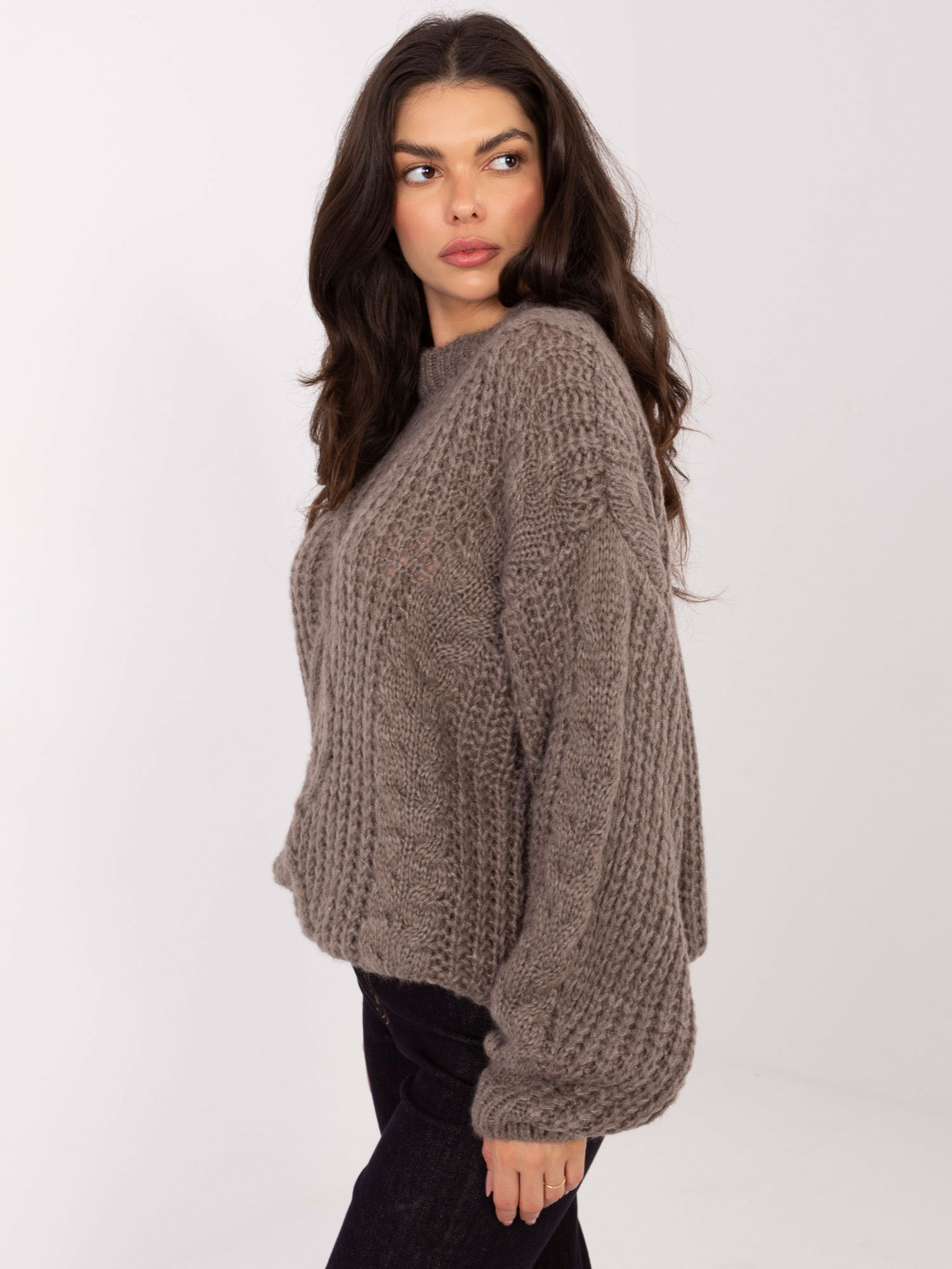 Sweter ciemny bezowy