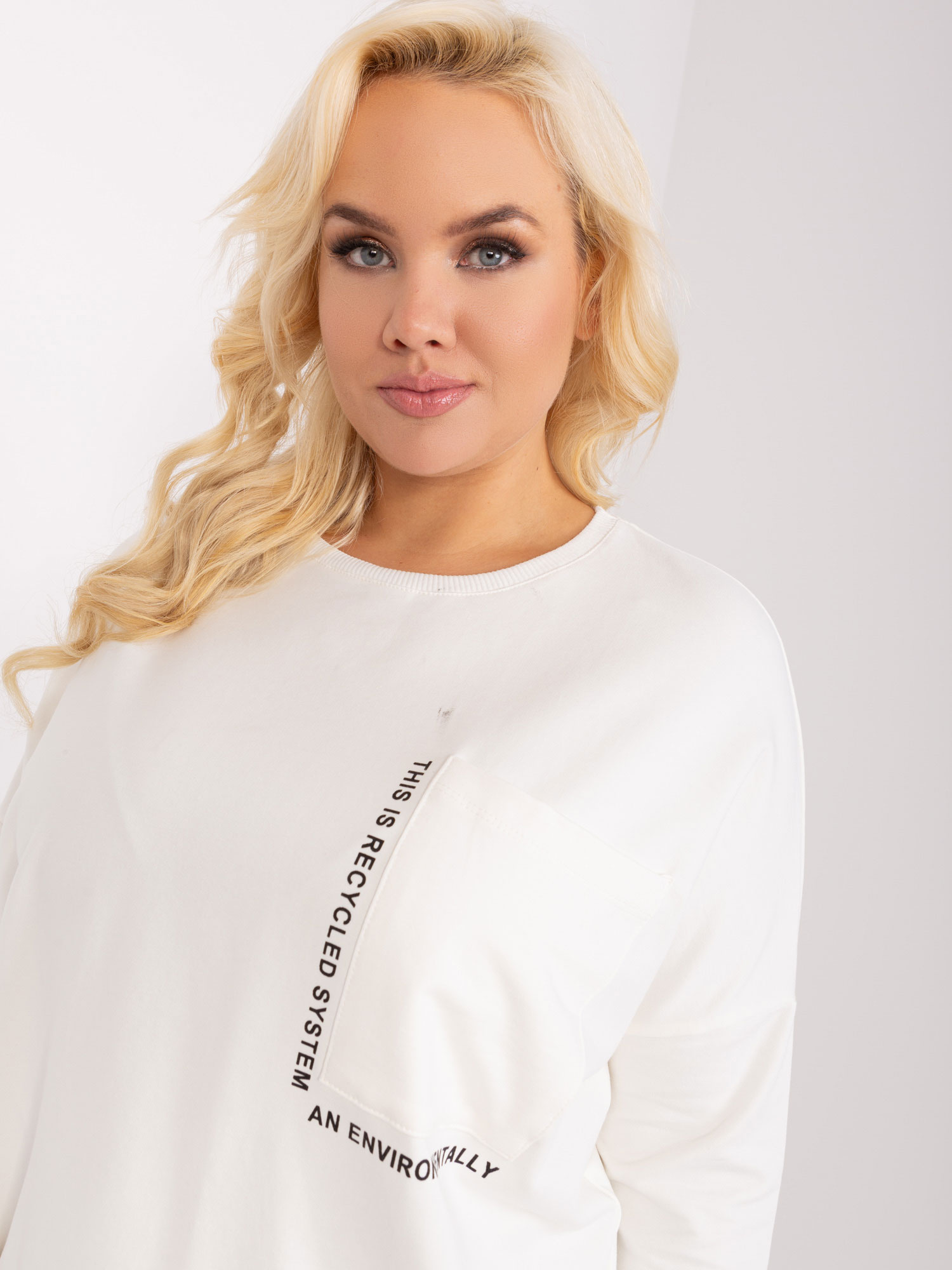 Ecru bluzka plus size z okrągłym dekoltem