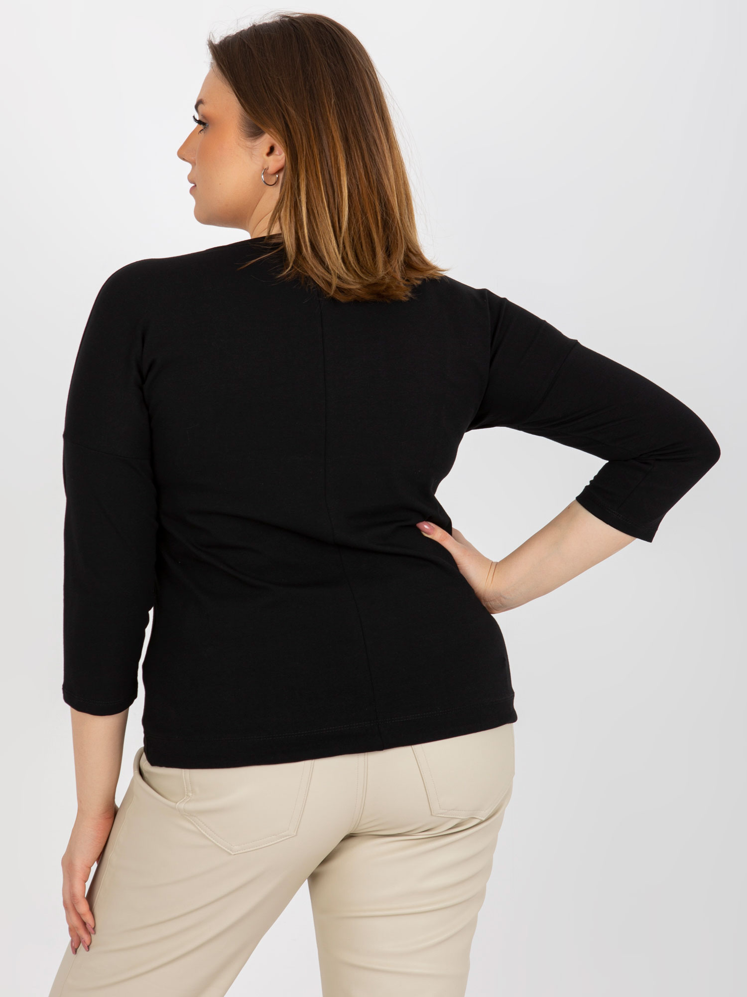 Czarna damska bluzka plus size z okrągłym dekoltem