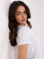 Hurtownia Biały bawełniany t-shirt z haftem 