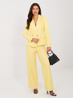 Jasnożółta skórzana marynarka z ozdobnymi guzikami