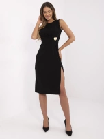 Czarna drapowana sukienka z rozcięciem