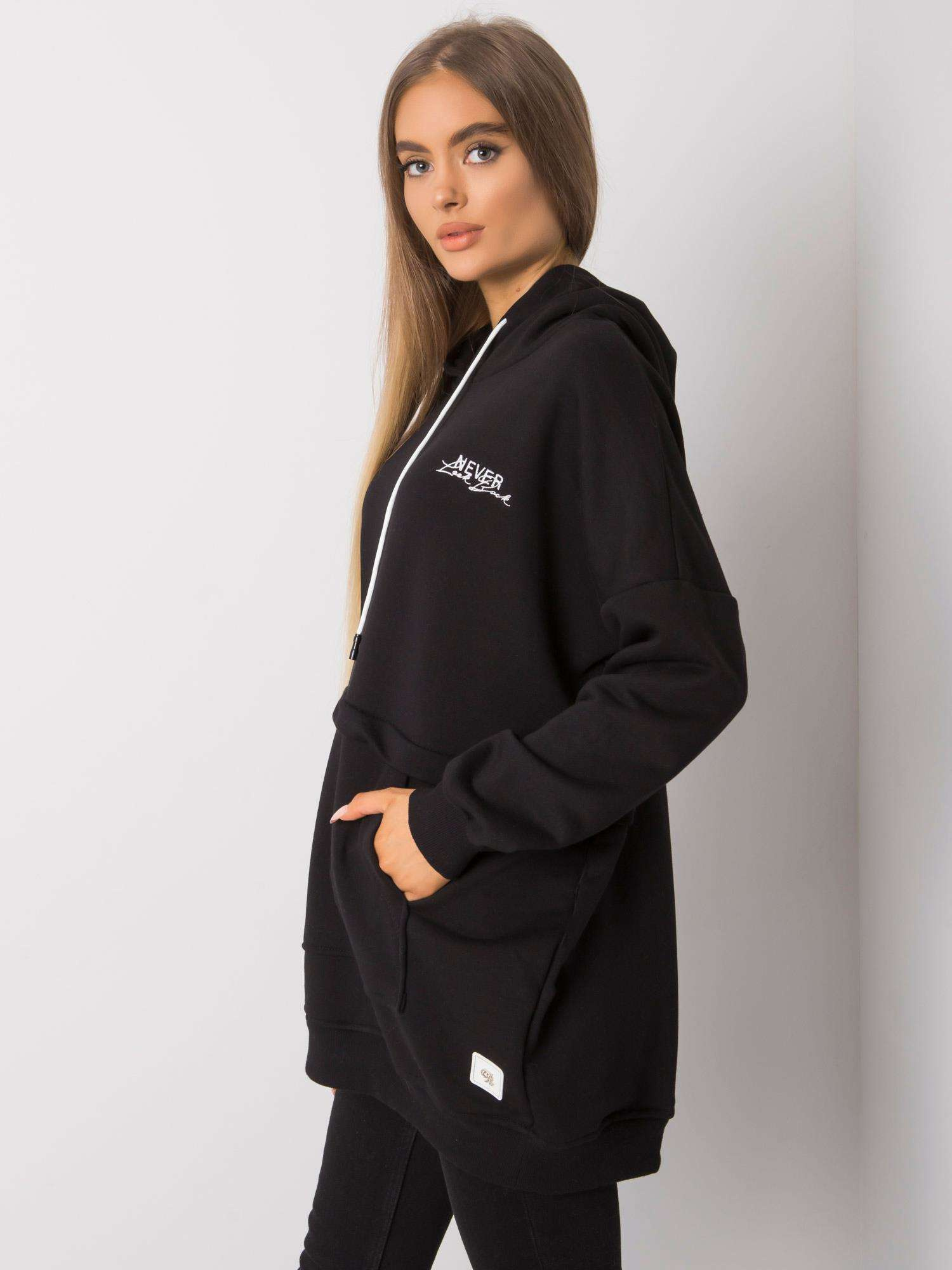 Czarna bluza z kapturem Edna