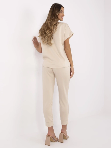 Beżowy casualowy komplet ze złotymi wstawkami