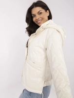 Kremowa przejściowa kurtka z pikowaniem