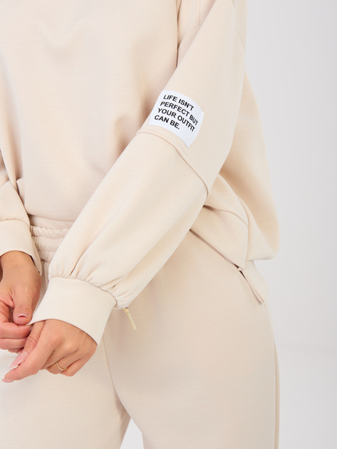 Jasnobeżowy damski komplet z naszywką