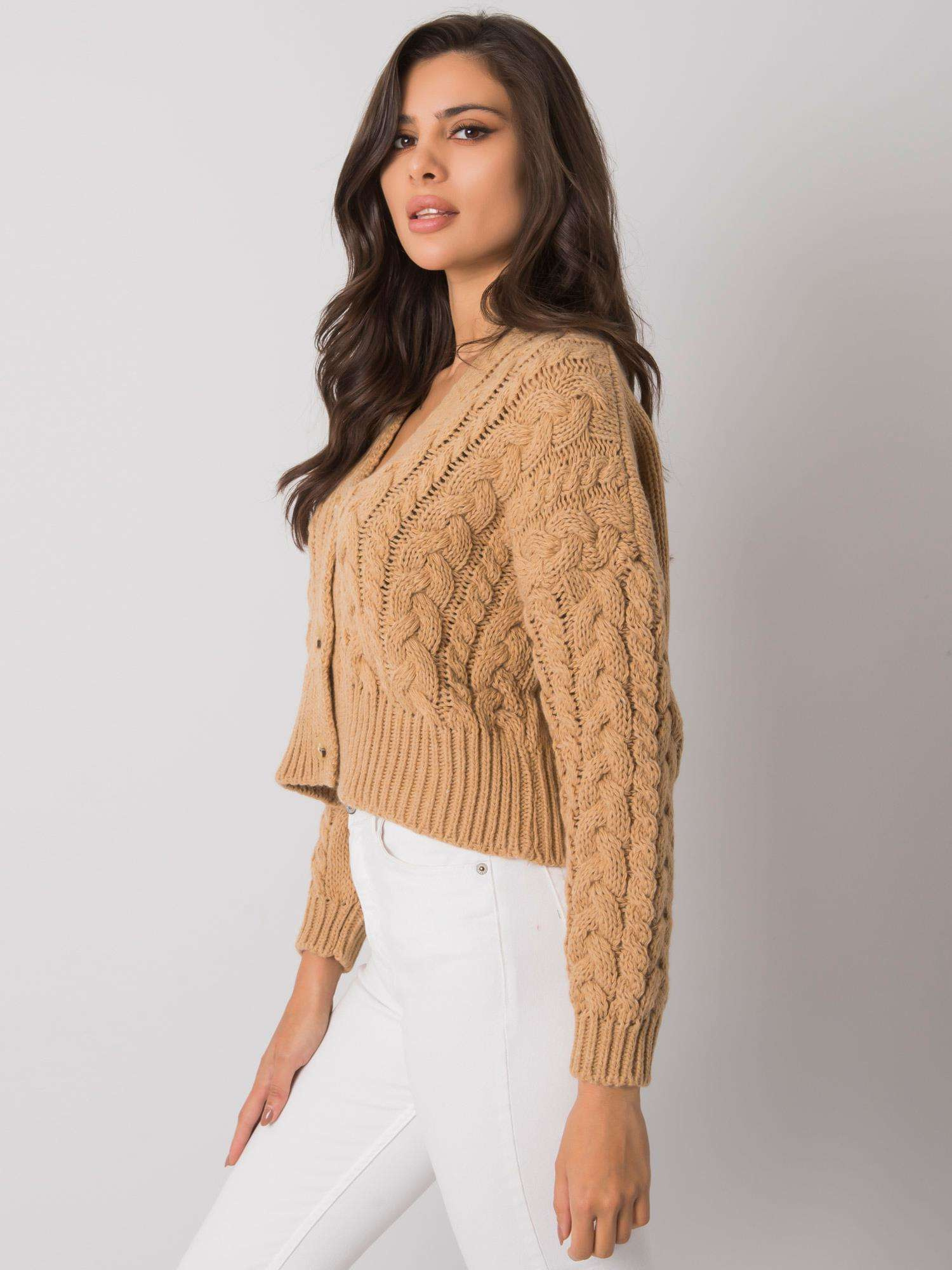 Camelowy sweter na guziki w warkocze Avezzano SUBLEVEL