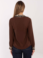 Brązowa koszula z koronkowym wykończeniem