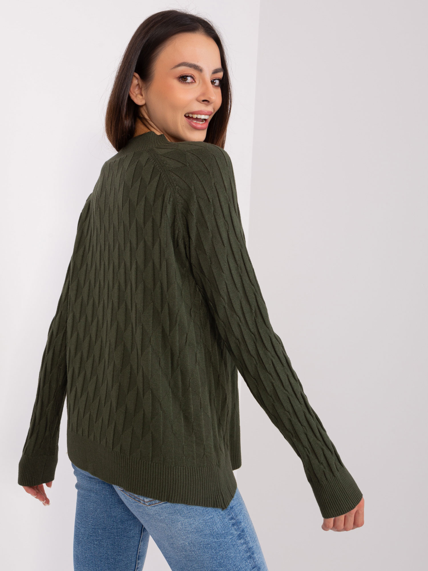 Khaki damski sweter klasyczny we wzory