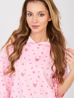 Różowa luźna bluza w róże