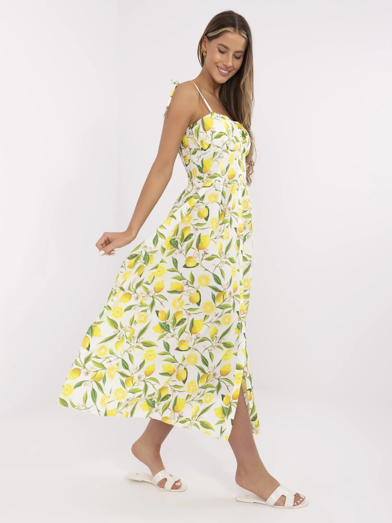 Ecru-gelbe lange Kleid mit Zitronen.