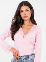 Jasnoróżowa prążkowana bluzka z koronką