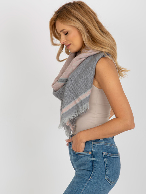 Hurtownia Szaro-jasnoróżowy szal we wzory