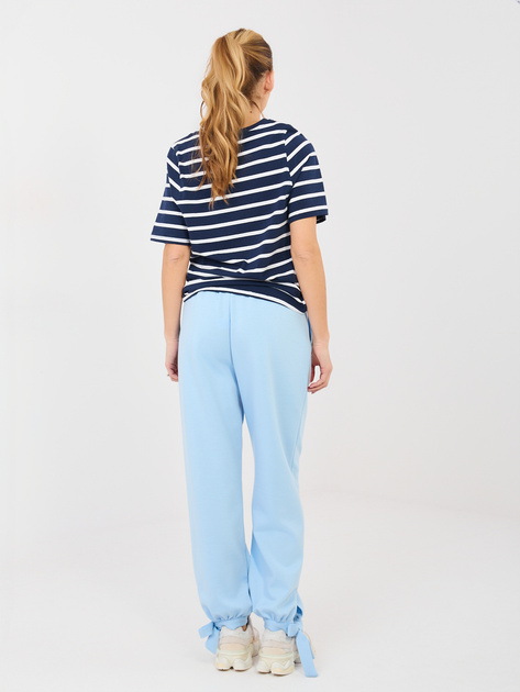 Jasnoniebieskie dresowe spodnie wiązane w kostce