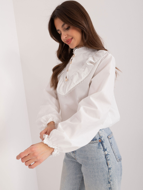 Hurtownia Biała elegancka koszula z falbaną