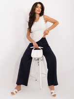 Ecru damski top z koronkowym wykończeniem