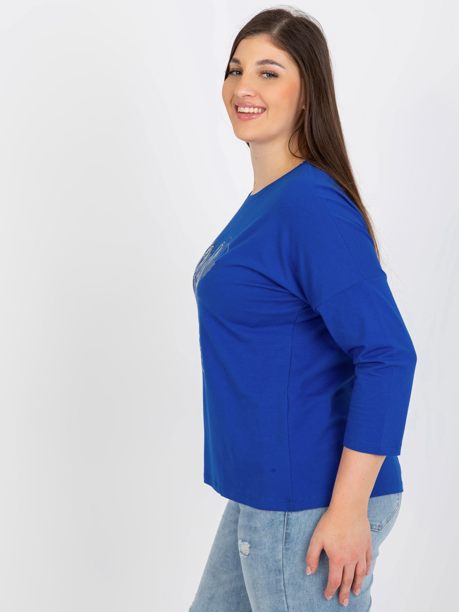 Ciemnoniebieska bluzka plus size z printem i dżetami