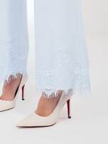 Jasnoniebieskie damskie jeansy z kieszeniami RUE PARIS