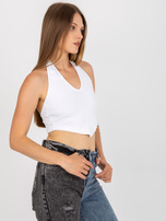Hurtownia Biały prążkowany crop top basic na szyję RUE PARIS