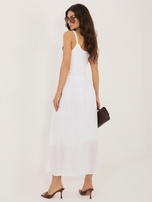 Biała długa sukienka na lato