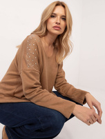 Moteriškas oversize camel spalvos megztinis su V formos iškirpte.
