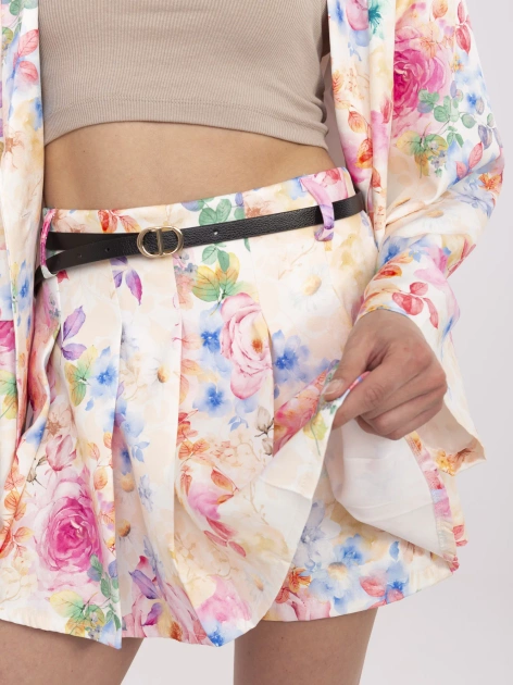 Ecru-niebieski elegancki komplet z paskiem