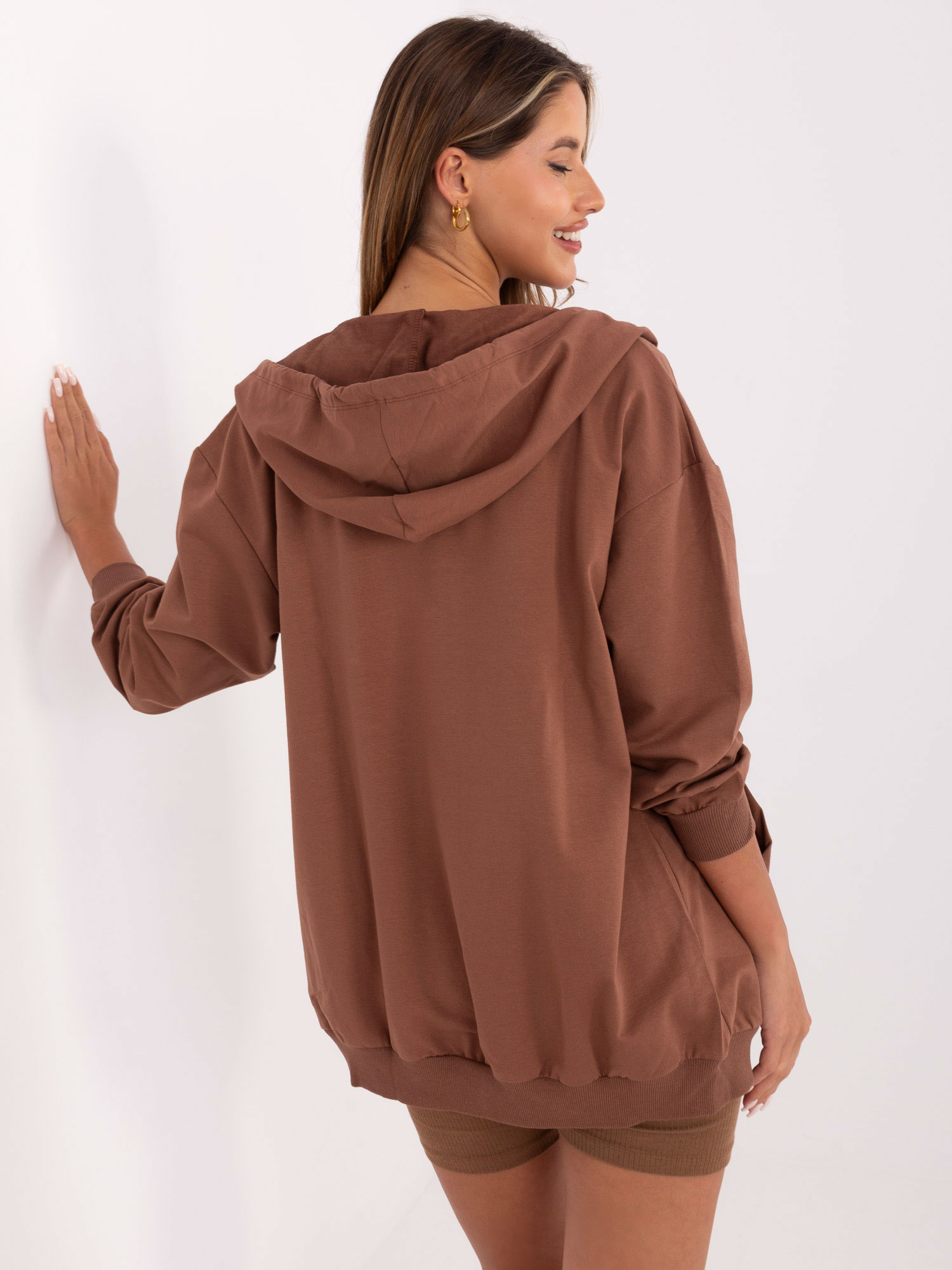 Brown three-piece basic set made of cotton.