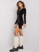 Czarna sukienka welurowa z rozcięciem Simmae RUE PARIS