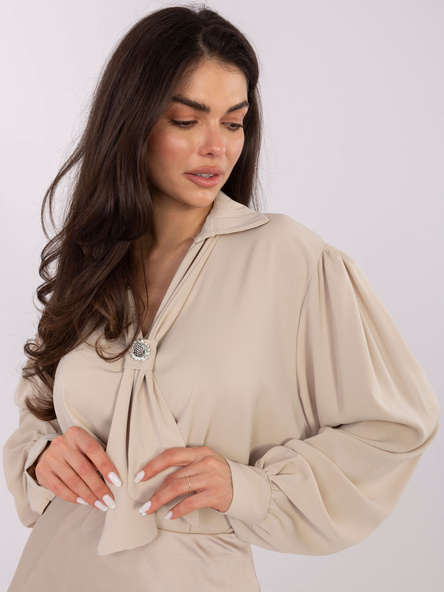 Beżowa wizytowa bluzka z broszką