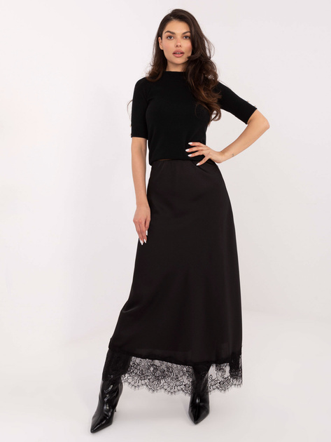 Czarny sweter z guzikami na rękawach