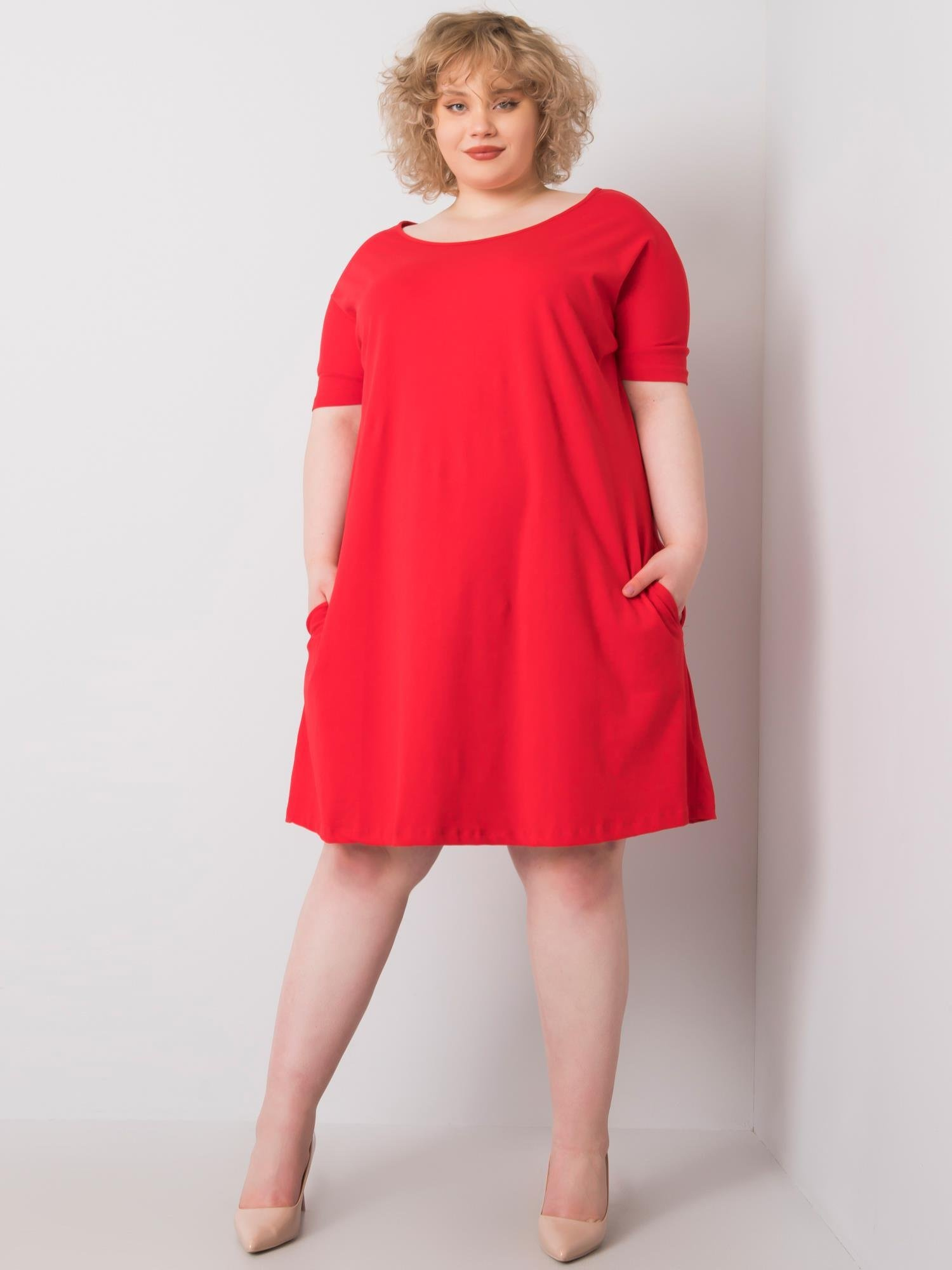 Rotes Plus-Size-Kleid mit kurzen Ärmeln Bellamy.