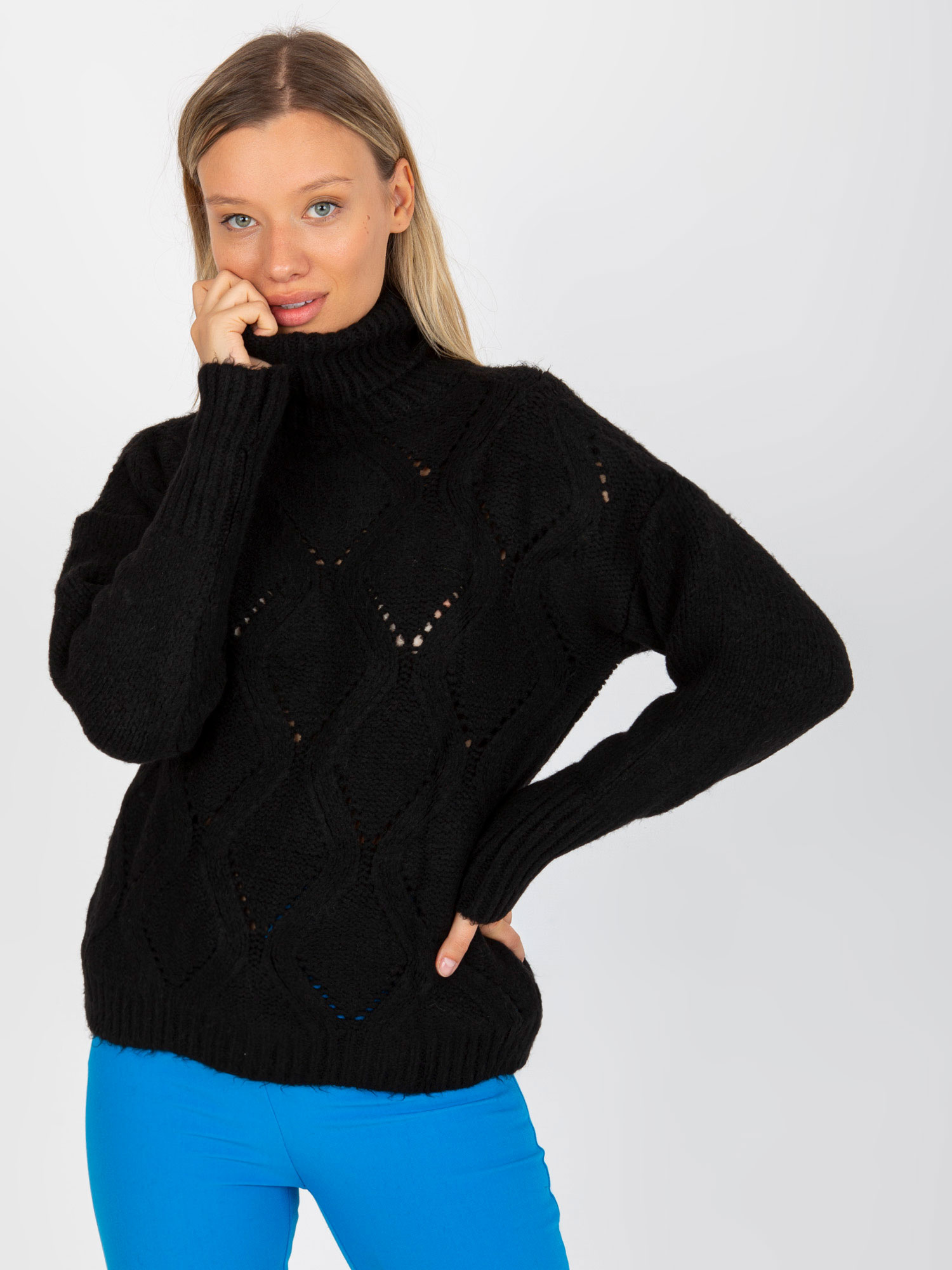 Schwarzer, durchbrochener Oversize-Pullover mit Rollkragen RUE PARIS.