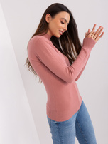 Hurt blassrosa enganliegender Pullover mit Rollkragen.