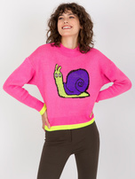 Hurtownia Różowy sweter klasyczny z kolorowym nadrukiem  