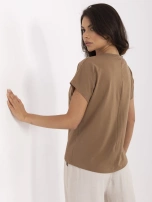 Jasnobrązowy damski t-shirt z dekoltem V