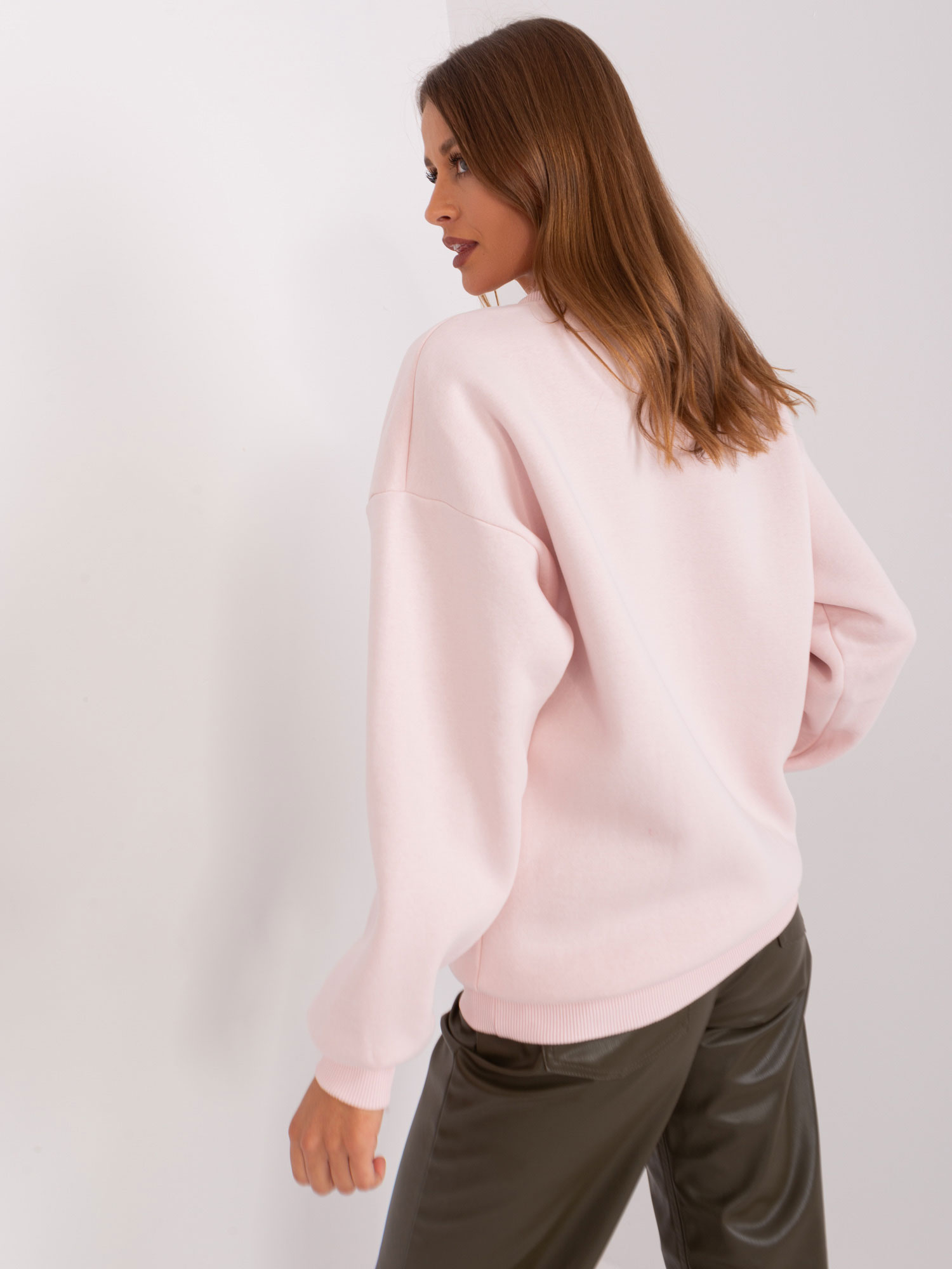 Jasnoróżowa dresowa bluza oversize z napisem