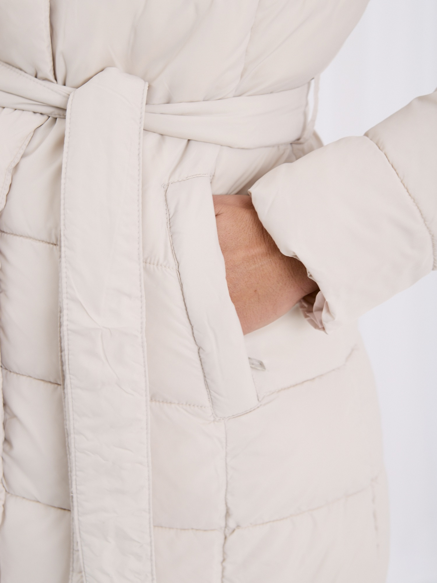 Light beige elegant winter jacket with removable fur.