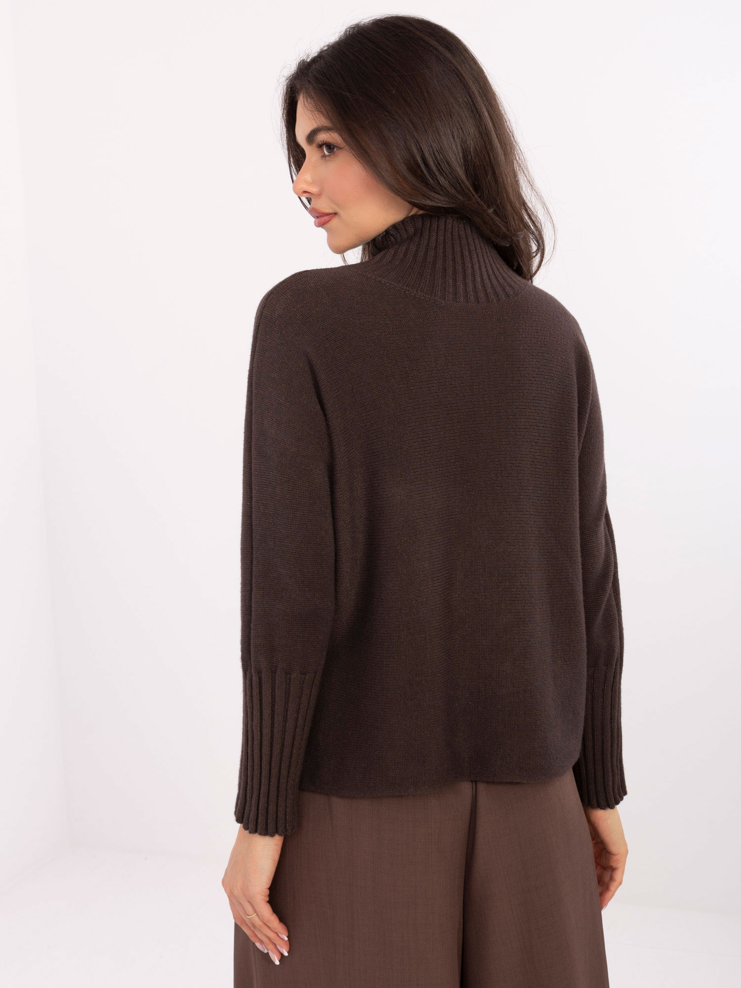Sweter ciemny brązowy