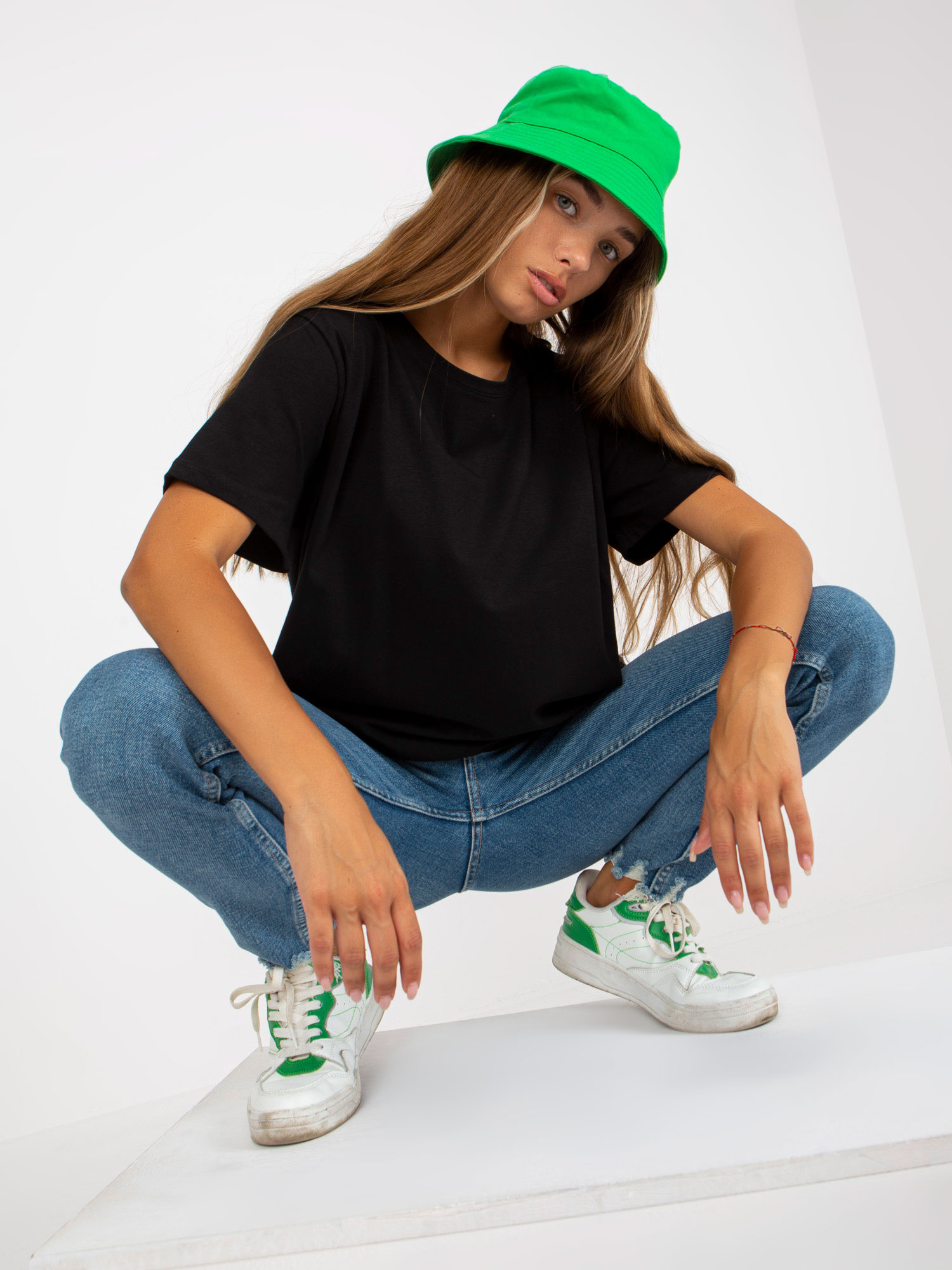 Czarny t-shirt basic z okrągłym dekoltem