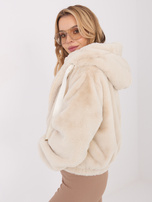 Helle beige kurze Pelzjacke mit Taschen.