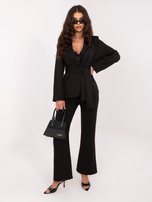 Czarny dwuczęściowy garnitur z rozszerzanymi spodniami 