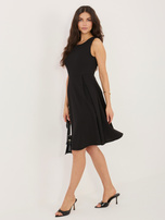 Czarna elegancka sukienka z zakładkami