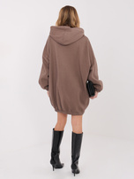 Ciemnobeżowa dresowa sukienka basic z kieszeniami 