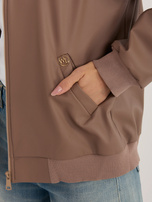 Ciemnobeżowa damska kurtka z ekoskóry ze stójką 