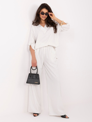 Biały elegancki komplet w paski  