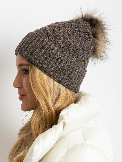 Ciemnobrązowa czapka ze ściągaczem i futrzanym pomponem