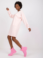 Jasnoróżowa sukienka z kieszeniami Carrara