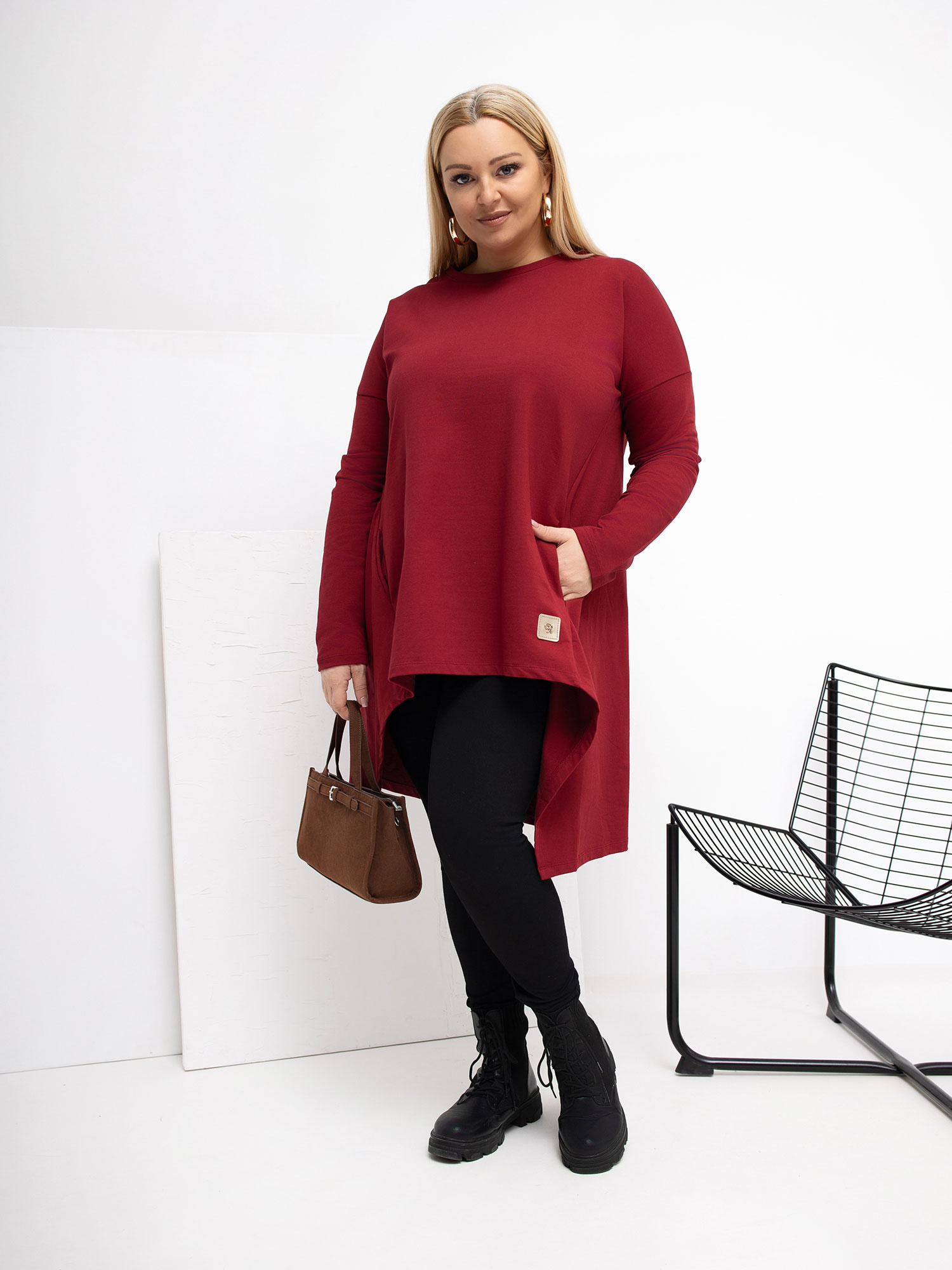 Bordová dámská tunika plus size s kapsami.