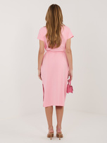 Jasnoróżowa sukienka basic z krótkim rękawem RUE PARIS 